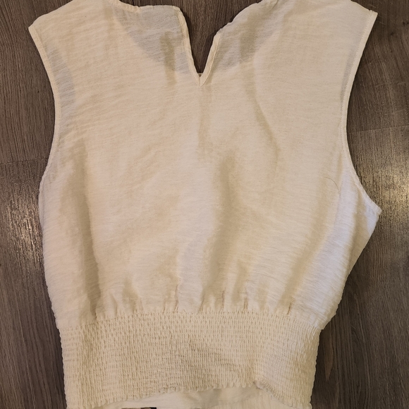 Women's Tie Bottoms Detail Blouse - Picture 4 of 4